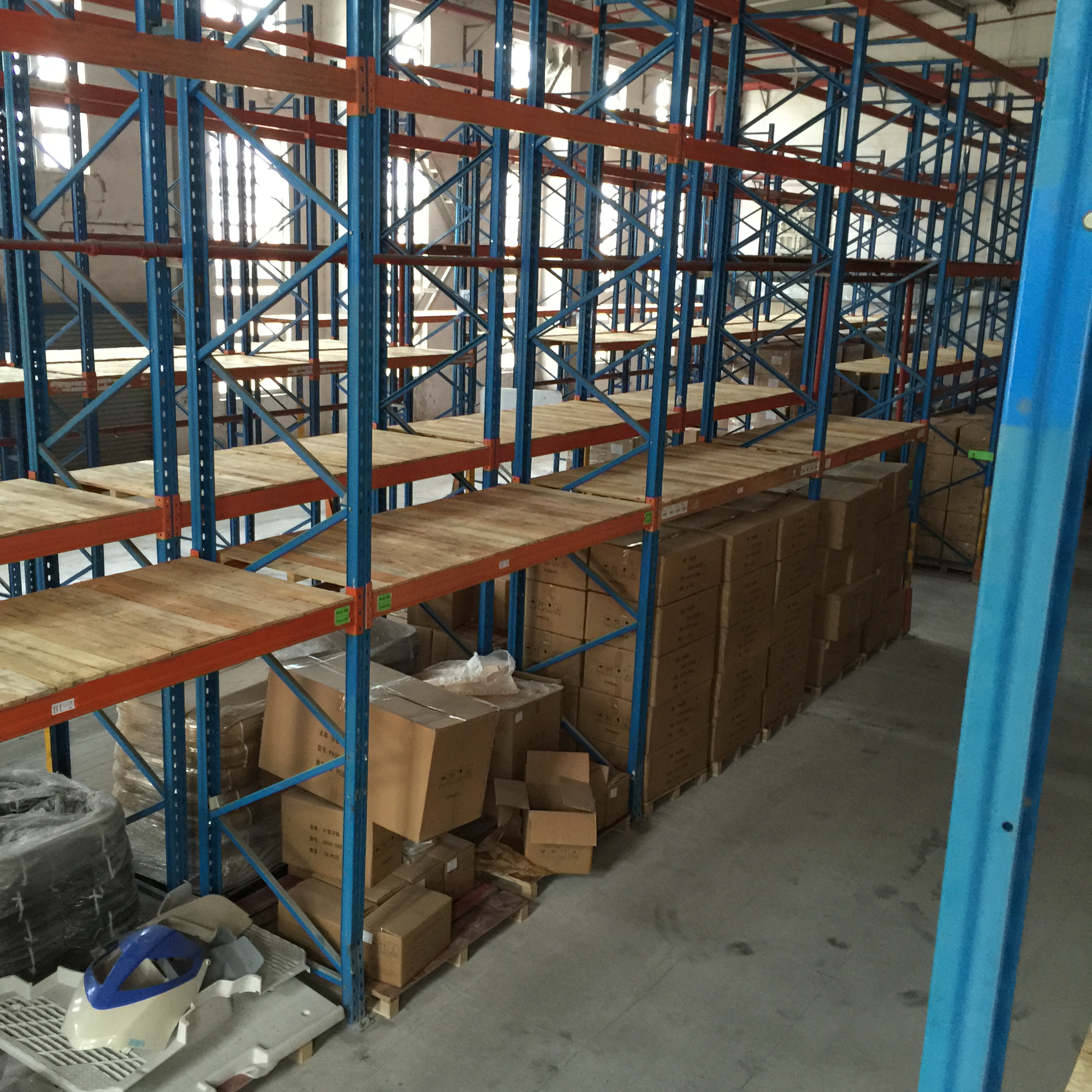 倉儲貨架安(ān)裝(zhuāng)現場